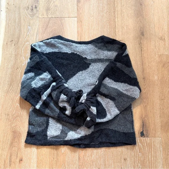 NWOT Margaret O'Leary Black & Gray Sweater, with Gathered Sleeves, Size XS